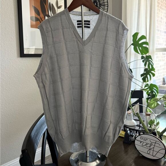 NWOT Club Monaco Sleeveless V Neck Crew Top Cashmere Silk XL Squares - Picture 10 of 10